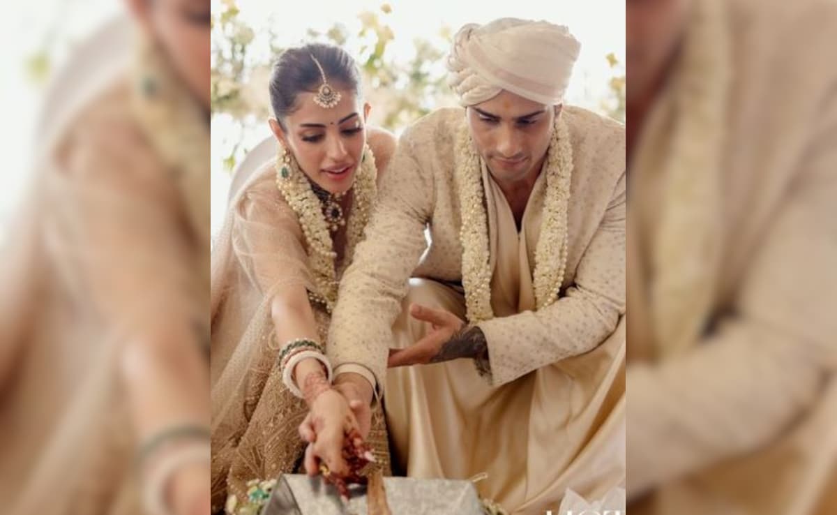 Pratik Babbar ने दिवंगत मां स्मिट पाटिल के घर में प्रिया बनर्जी से शादी की। नवविवाहितों की पहली तस्वीरें देखें