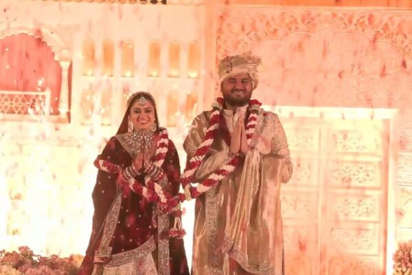 द ब्राइडल एंट्रेंस ऑफ दिवा जैमिन शाह के साथ शादी में जीत अदानी