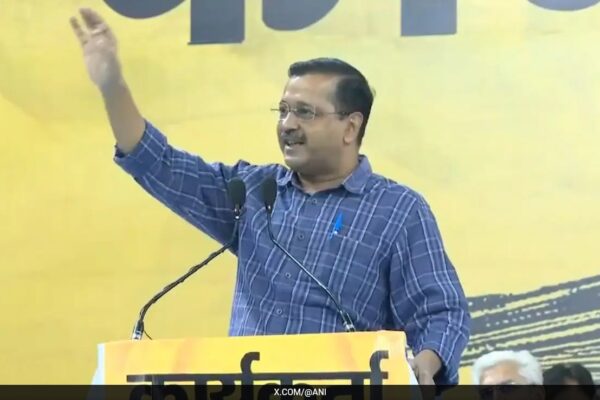 अरविंद केजरीवाल का पुराना वीडियो वायरल हो जाता है क्योंकि परिणाम दिल्ली में बहुत असुविधा दिखाते हैं