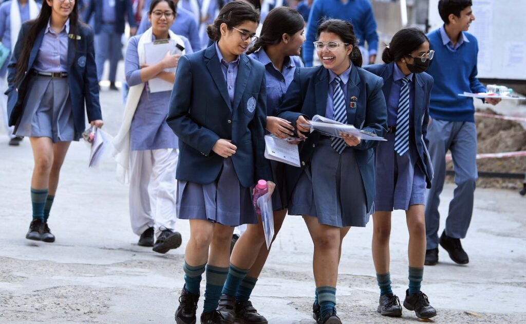 CBSE 2025 बोर्ड की परीक्षा आज अंग्रेजी और उद्यमिता दस्तावेजों के साथ शुरू होती है