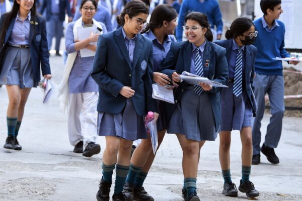 CBSE 2025 बोर्ड की परीक्षा आज अंग्रेजी और उद्यमिता दस्तावेजों के साथ शुरू होती है