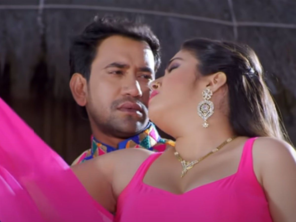 Amrapali Dubey:टॉप 3 रोमांटिक गाने Viral