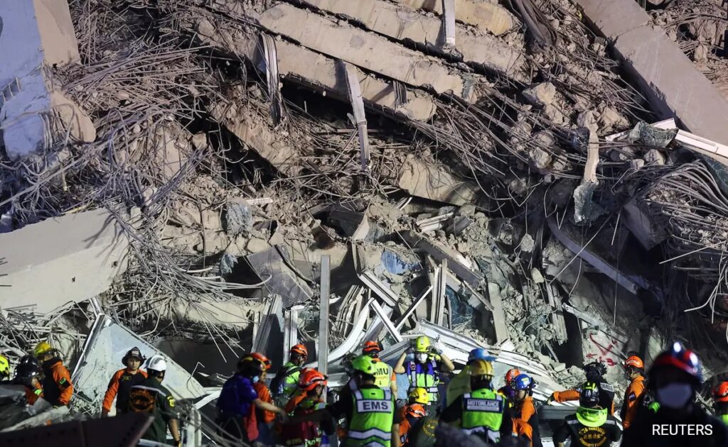 पर्यटकों ने अराजकता में फंसे जब मजबूत भूकंप ने बैंकॉक को मारा