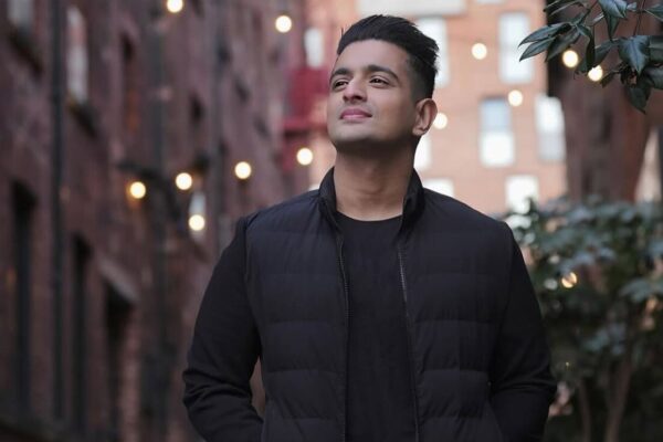 “एक नई कहानी लिखने की कोशिश कर रहा है:” रणवीर अल्लाहबादिया पंक्ति के बाद पॉडकास्ट फिर से शुरू करें