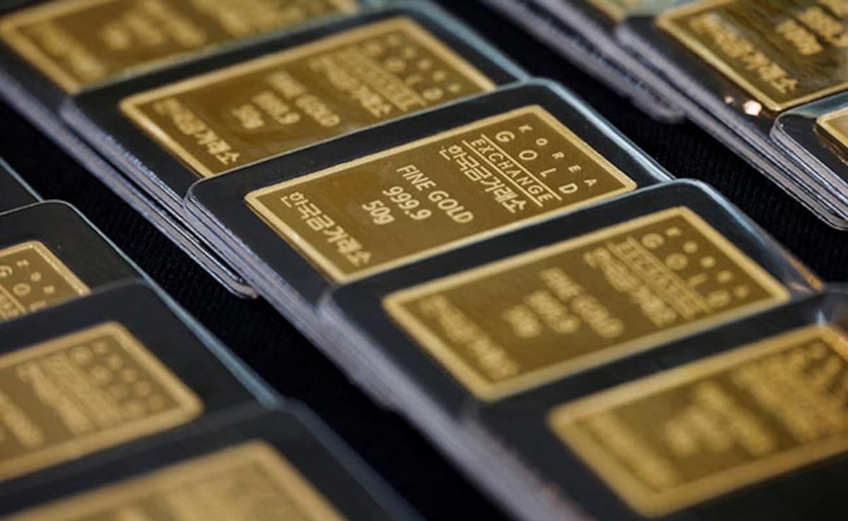 अहमदाबाद हवाई अड्डे पर जब्त किए गए 2.77 मिलियन रुपये का स्वर्ण