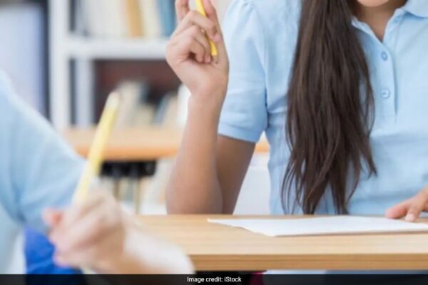 CBSE आज कक्षा 12 जीव विज्ञान परीक्षा का निर्देशन करें