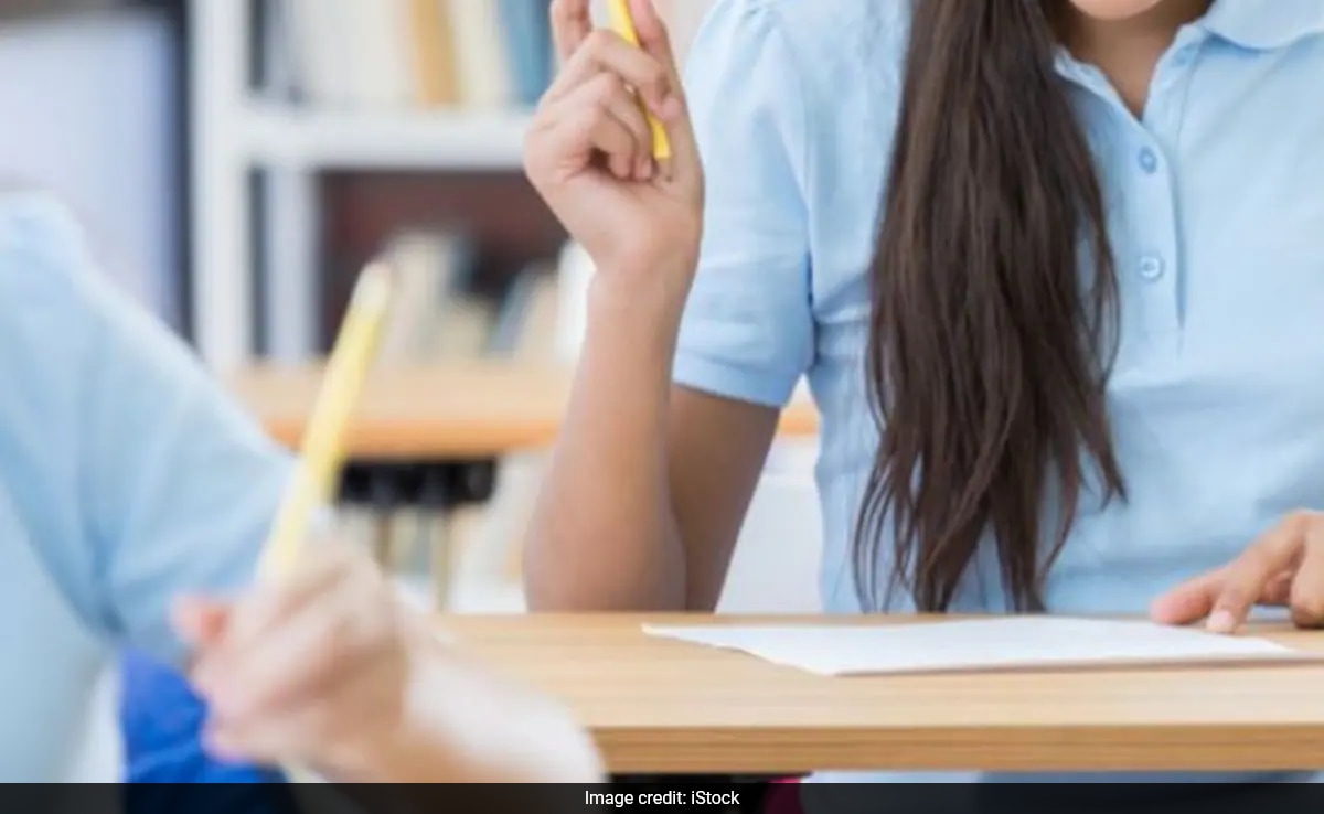 CBSE आज कक्षा 12 जीव विज्ञान परीक्षा का निर्देशन करें