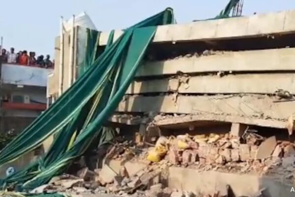 निर्माणाधीन इमारत तेलंगाना में 2, 2 को पकड़ने से डरती थी
