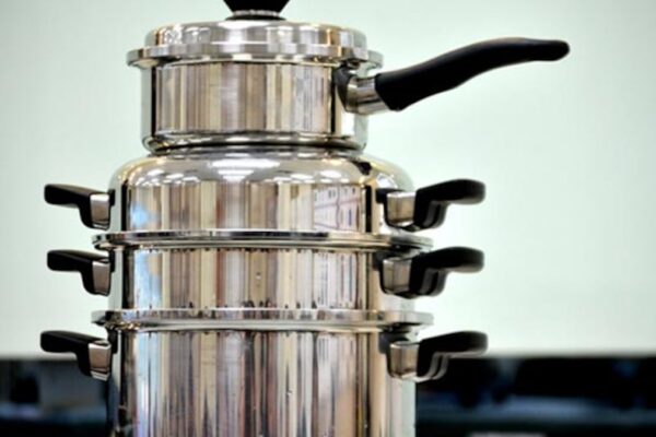6 सामान्य गलतियाँ आप स्टेनलेस स्टील में खाना पकाने के दौरान कर रहे हैं (और उन्हें कैसे हल करें)