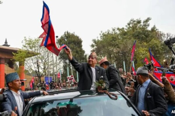 नेपाल के पूर्व राजा, ज्ञानेंद्र शाह ने विरोध के दौरान बर्बरता का जुर्माना लगाया
