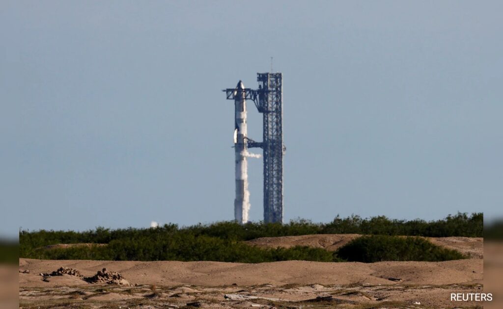 SpaceX चालक दल के पहले ध्रुवीय कक्षा में निजी अंतरिक्ष यात्री लॉन्च करेगा