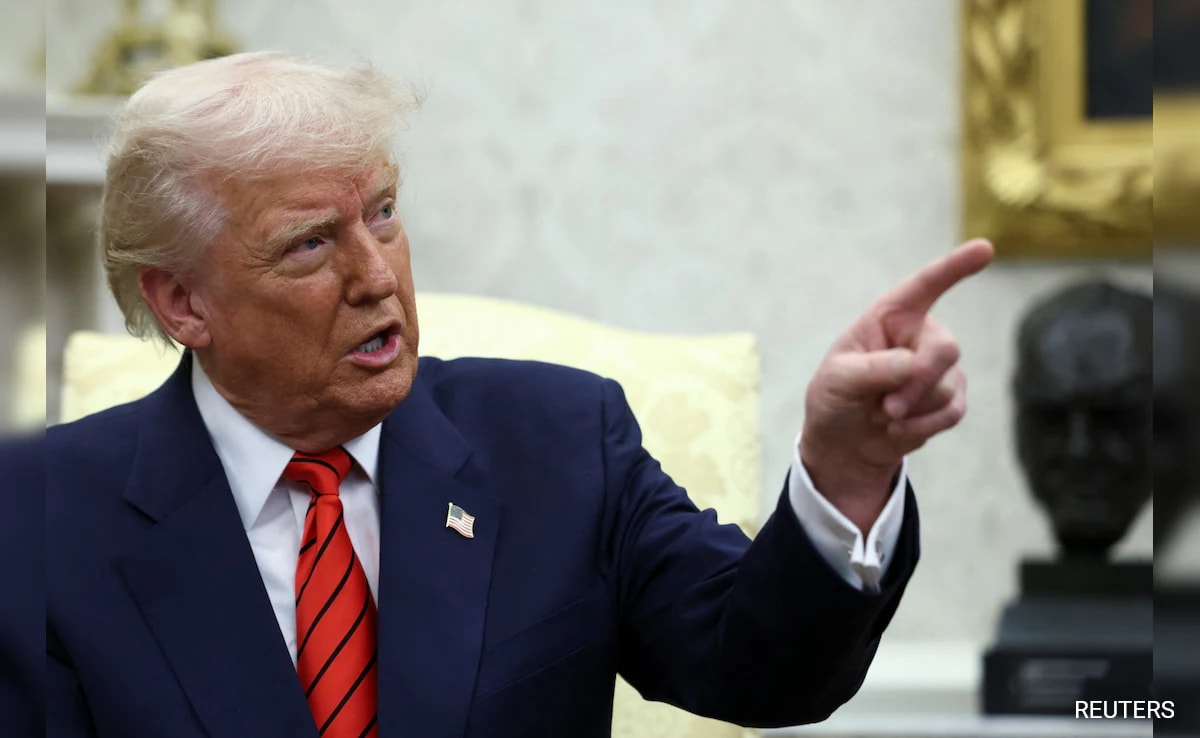 ट्रम्प के ब्रांड के पत्रकार ने यमन युद्ध लीक चैट युद्ध योजना के बारे में पंक्ति के बीच में एक “स्लीज़बैग”