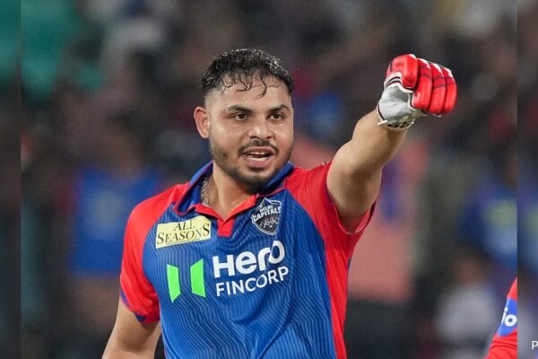 IPL 2025: Ashutosh Sharma de dc ने मंत्र में “बॉल, बॉल बॉल” को जासप्रित बुमराह द्वारा संचालित करने का प्रयास किया