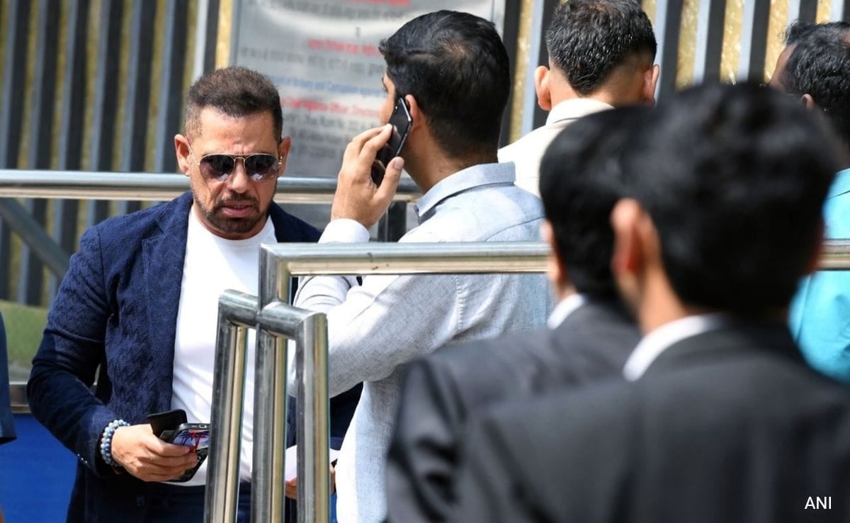 रॉबर्ट वाडरा ने पृथ्वी के मामले में 6 घंटे के लिए पूछताछ की, उन्होंने कल फिर से फोन किया