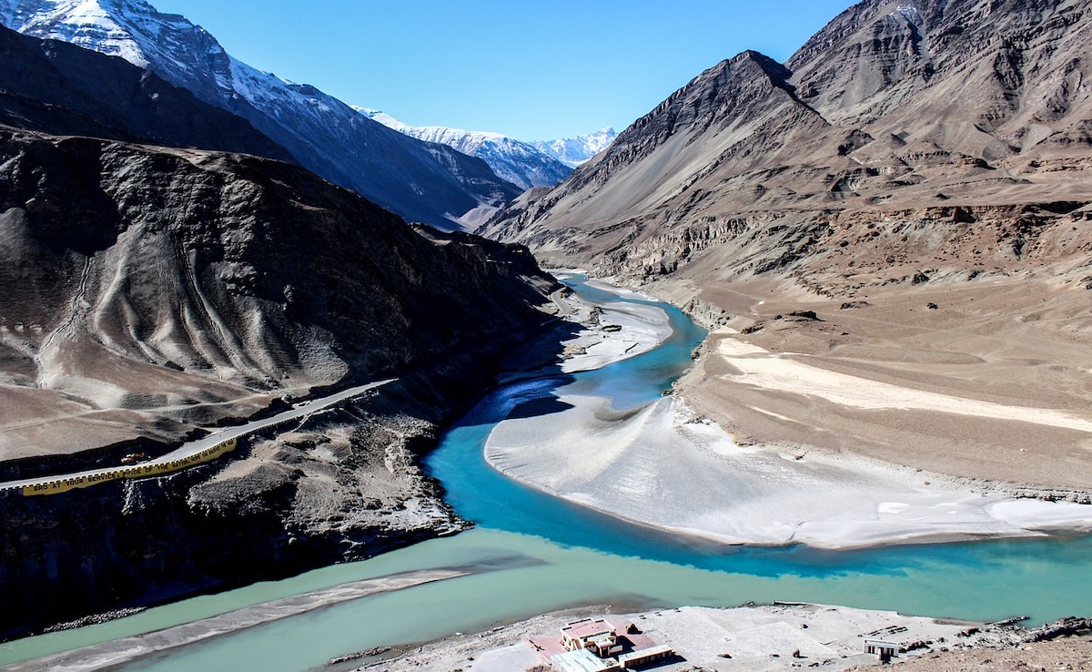 संधि के निलंबन के बाद भारत के विकल्पों के बारे में भारतीय जल के पूर्व
