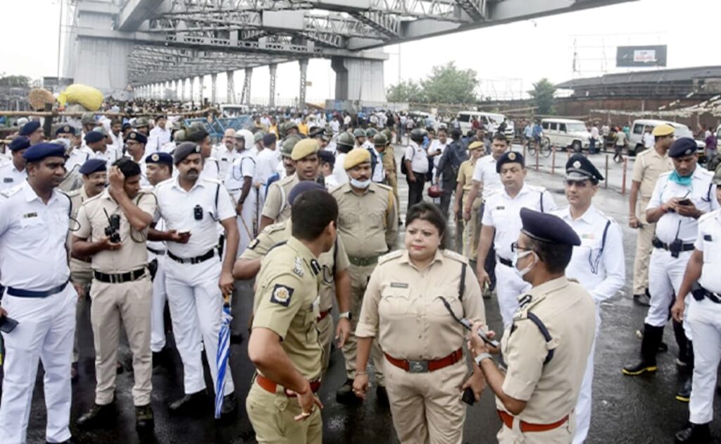 कोलकाता, जांच में फेंकी गई गाड़ी की एक गाड़ी में पाए जाने वाले सील होंठों के साथ महिलाओं का शरीर