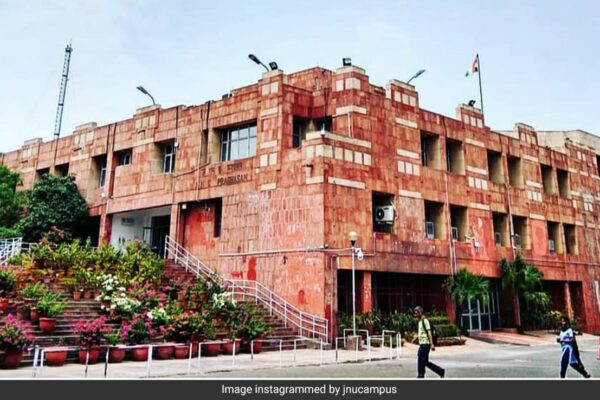 बाईं ओर 3 प्रमुख पद जीतता है, ABVP 9 साल पुराने सूखे को समाप्त करता है