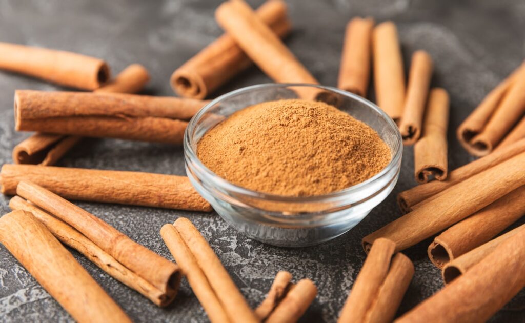 बहुत अधिक दालचीनी अपनी दवाओं की प्रभावशीलता को कम कर सकती है, अध्ययन का पता चलता है; सुरक्षित रूप से कैसे उपयोग करें