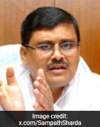 सीपीआई (एम) महिला के सहयोगी के प्रति एक वस्तुनिष्ठ व्यवहार पर 3 बार सांसद को बाहर निकालता है