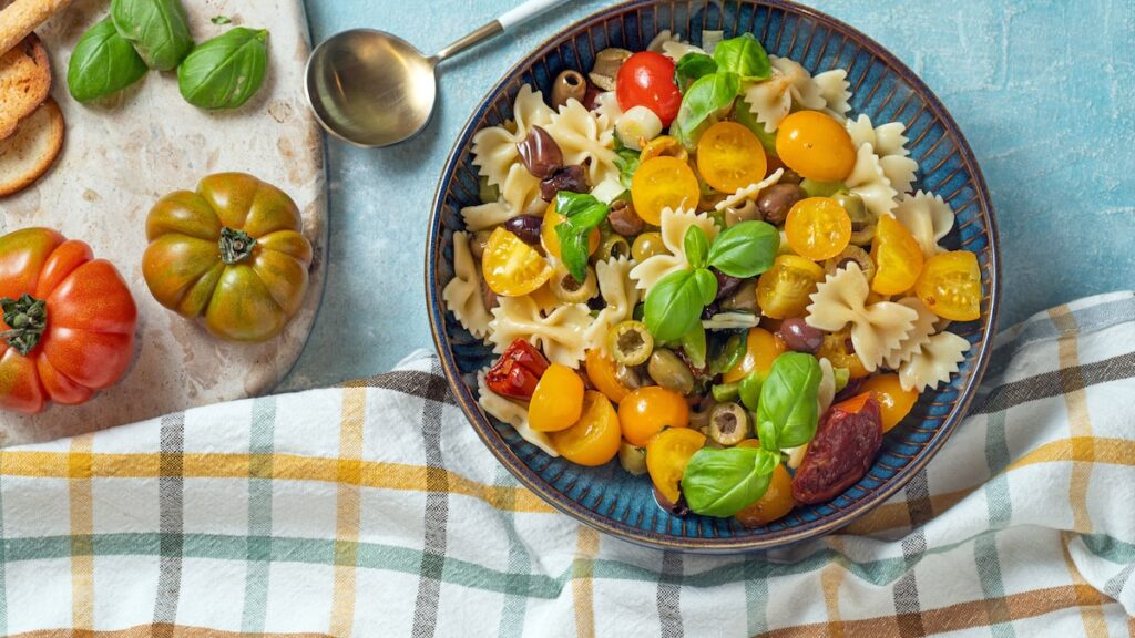 यह 15 -minute मैक्सिकन -स्टाइल कॉर्न पास्ता सलाद सप्ताहांत लंच के लिए एकदम सही है यह 15 -minute मैक्सिकन -स्टाइल कॉर्न पास्ता सलाद सप्ताहांत लंच के लिए एकदम सही है