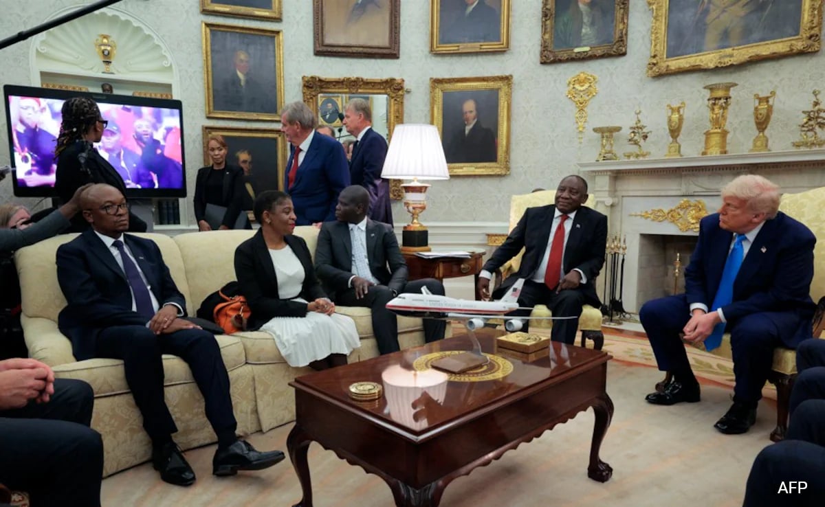 डोनाल्ड ट्रम्प ने सफेद नरसंहार वीडियो के साथ दक्षिण अफ्रीका सिरिल रामफोसा को घात लगाया। उसके पास कई झूठ थे