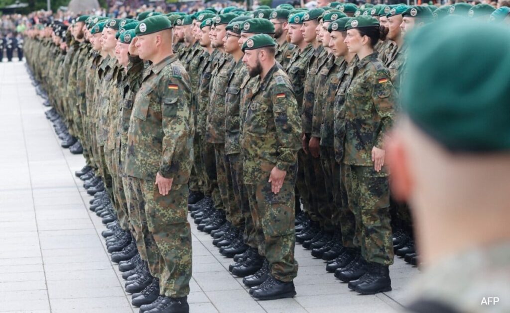 जर्मनी द्वितीय विश्व युद्ध से पहली बार दूसरे देश में स्थायी सैनिक भेजता है