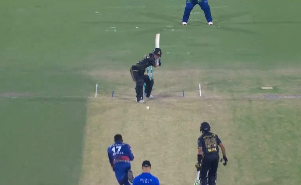 पाकिस्तान शेक का क्रिकेट बोर्ड देश के बाहर पाकिस्तान के सुपर लीग को स्थानांतरित करता है क्योंकि भारत के साथ तनाव तेज होता है