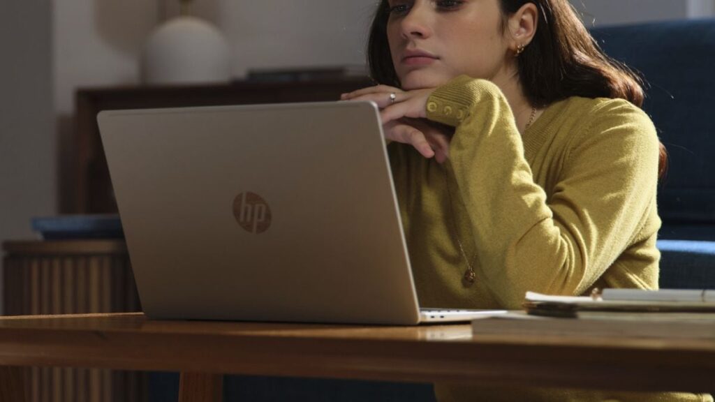 पीसी एचपी ओम्निबूक 5 एआई श्रृंखला स्नैपड्रैगन एक्स श्रृंखला के चिप्स सेट के साथ लॉन्च: मूल्य, विनिर्देश