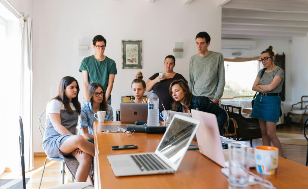 क्यों Genz स्वेच्छा से कंपनियों के साथ व्यक्तिगत डेटा साझा कर रहा है