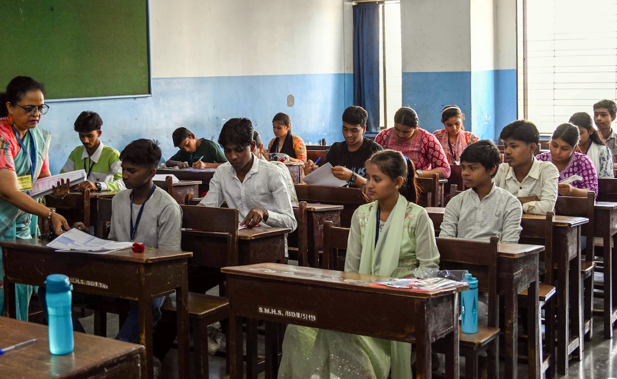 17 नवोदय विद्यायाला परीक्षा में ब्लूटूथ उपकरणों का उपयोग करने के लिए गिरफ्तार