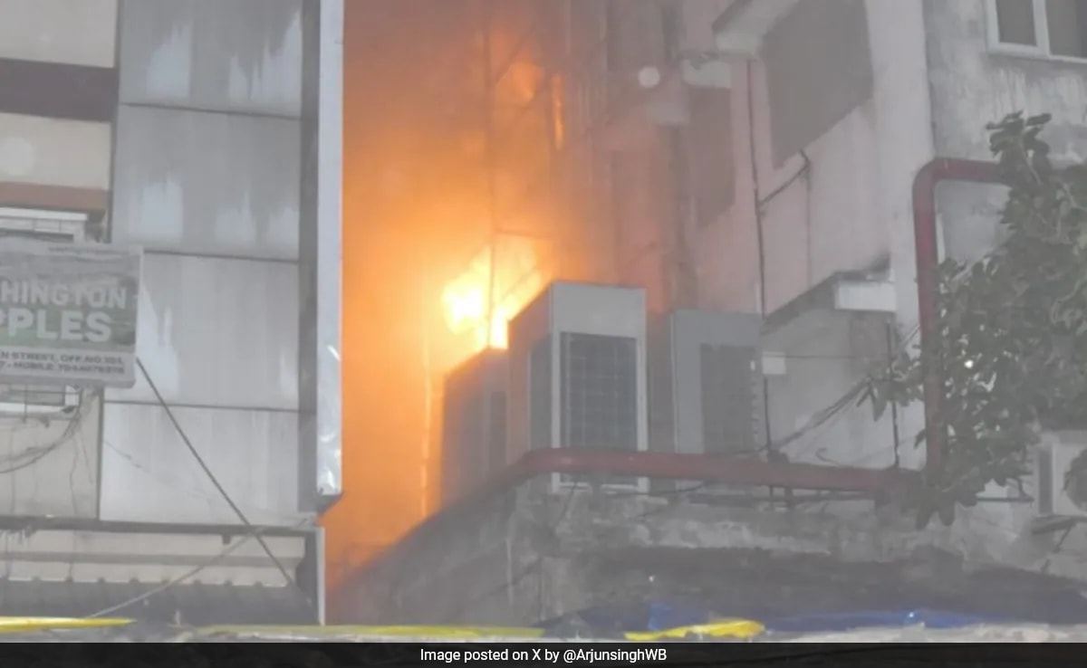 होटल में एक विशाल आग के बाद, कोलकाता में छत के सभी रेस्तरां ने बंद करने का आदेश दिया