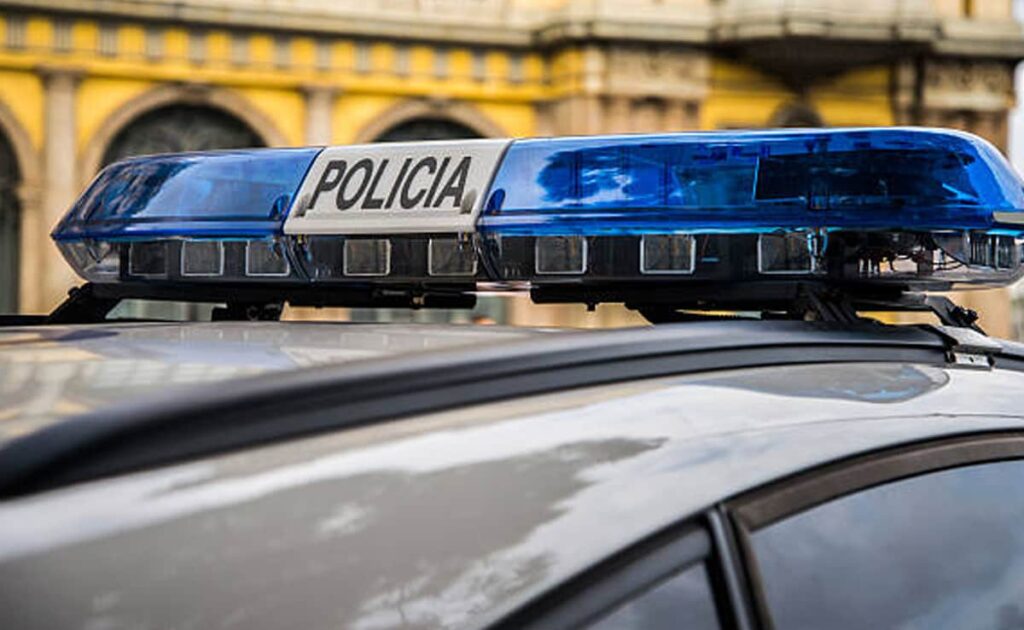 “कोविड सिंड्रोम” के माता -पिता के बाद घर से बचाया गया तीन बच्चों ने उन्हें स्पेन में बंद रखा