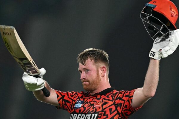 SRH ” outklaas ” KKR 110 दौड़ के लिए एक उच्च में आईपीएल सीजन खत्म करने के लिए