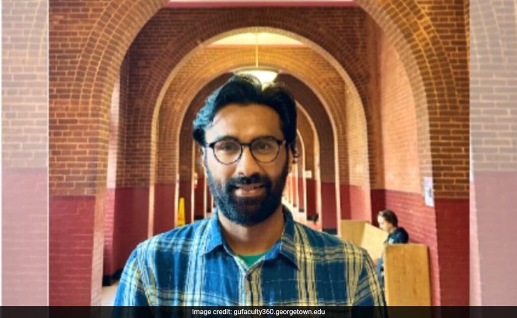 संयुक्त राज्य अमेरिका की अदालत के आदेश भारतीय अन्वेषक बदर खान सूरी से जारी किए गए हैं। हमास के कथित संबंधों पर हिरासत में लिया गया संयुक्त राज्य अमेरिका की अदालत के आदेश भारतीय अन्वेषक बदर खान सूरी से जारी किए गए हैं। हमास के कथित संबंधों पर हिरासत में लिया गया