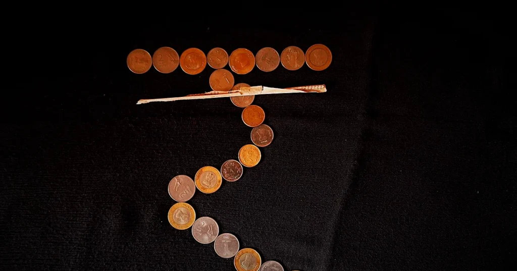 रुपये अमेरिकी डॉलर के मुकाबले कमजोर खुलता है क्योंकि टैरिफ खतरा अग्रिम रुपये अमेरिकी डॉलर के मुकाबले कमजोर खुलता है क्योंकि टैरिफ खतरा अग्रिम