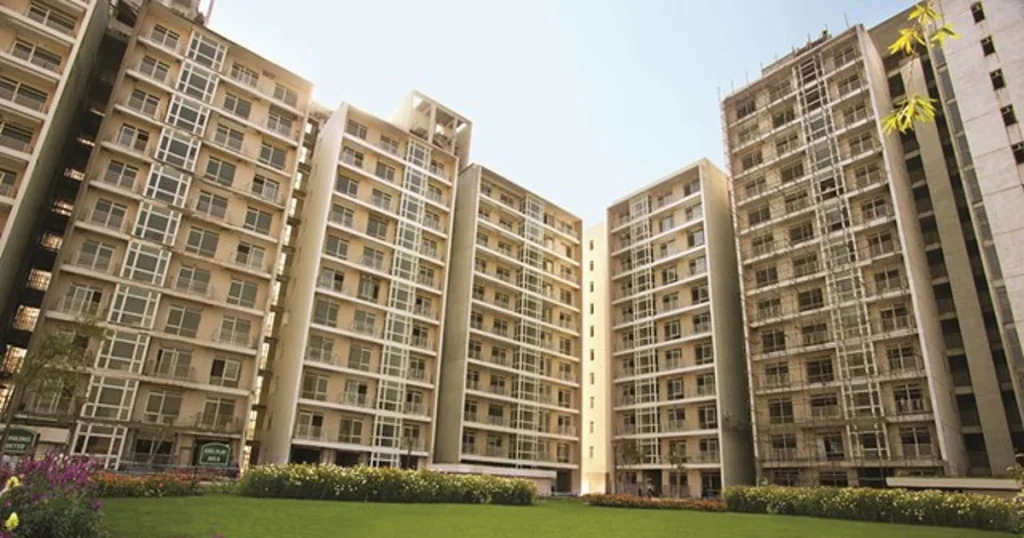 जयप्रकाश एसोसिएट्स के लिए अडानी समूह के 14,000 मिलियन रुपये की पेशकश सूची में सबसे ऊपर है