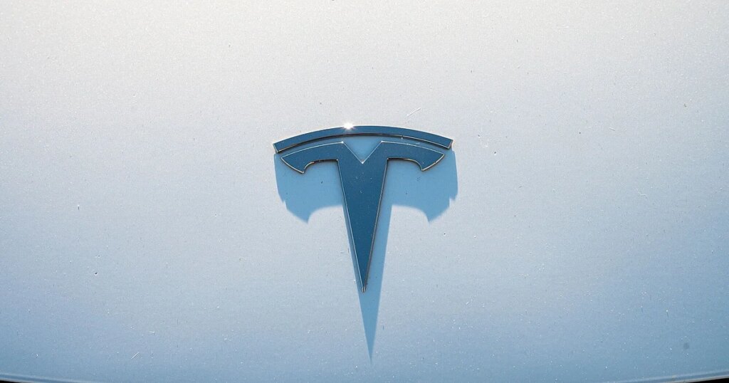 टेस्ला ऑटोपायलट के दुरुपयोग को रोक नहीं सका, सुरक्षा विशेषज्ञ गवाही देता है