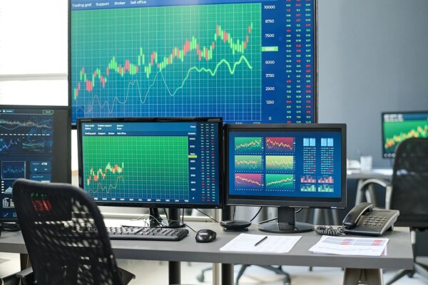 IDFC फर्स्ट बैंक, कोटक महिंद्रा बैंक Q1 परिणाम आज – मुनाफे का अनुमान