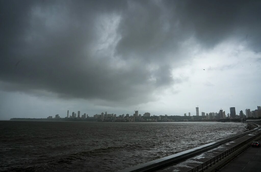 पानी का स्तर सात मुख्य इंच में 90%के करीब है, IMD आज के लिए नारंगी चेतावनी का उत्सर्जन करता है