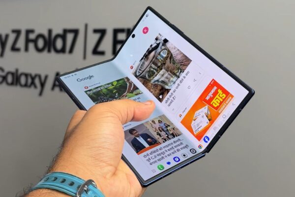 IPhone गुना की कीमत से पता चलता है कि Apple का तह iPhone सैमसंग गैलेक्सी जेड फोल्ड 7 की तुलना में अधिक महंगा हो सकता है