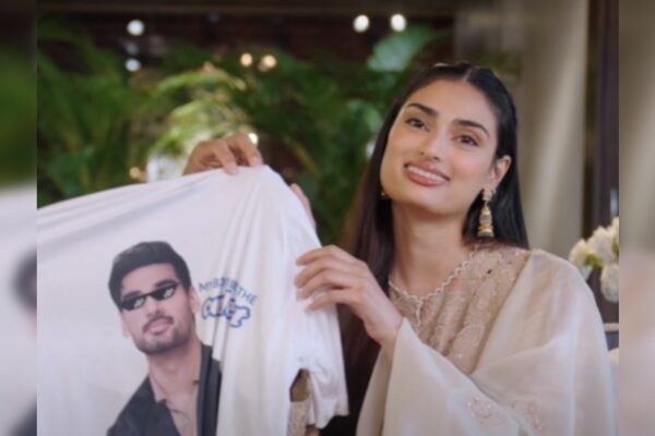 टाइटन और शेट्टी सिबोल्स द्वारा स्किन ने राखी, इकोनॉमिटाइम्सब 2 बी से एक महत्वपूर्ण उपहार प्रकट किया