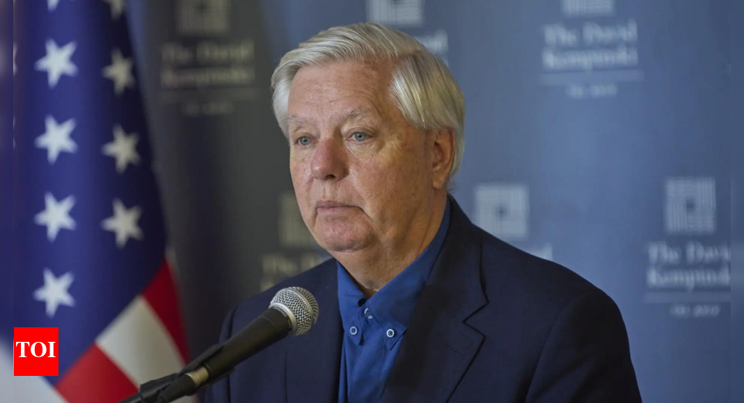 ‘आपको कैसा लगता है? वह कहते हैं कि वह ‘पुतिन का समर्थन करने की लागत का अनुभव कर रहे हैं’