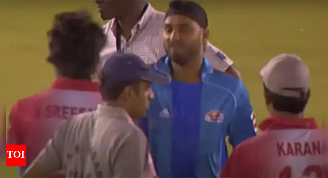 वीडियो नहीं देखा गया: हरभजन सिंह ने आईपीएल 2008 में लगभग श्रीसंत को मारा – देखो | क्रिकेट समाचार