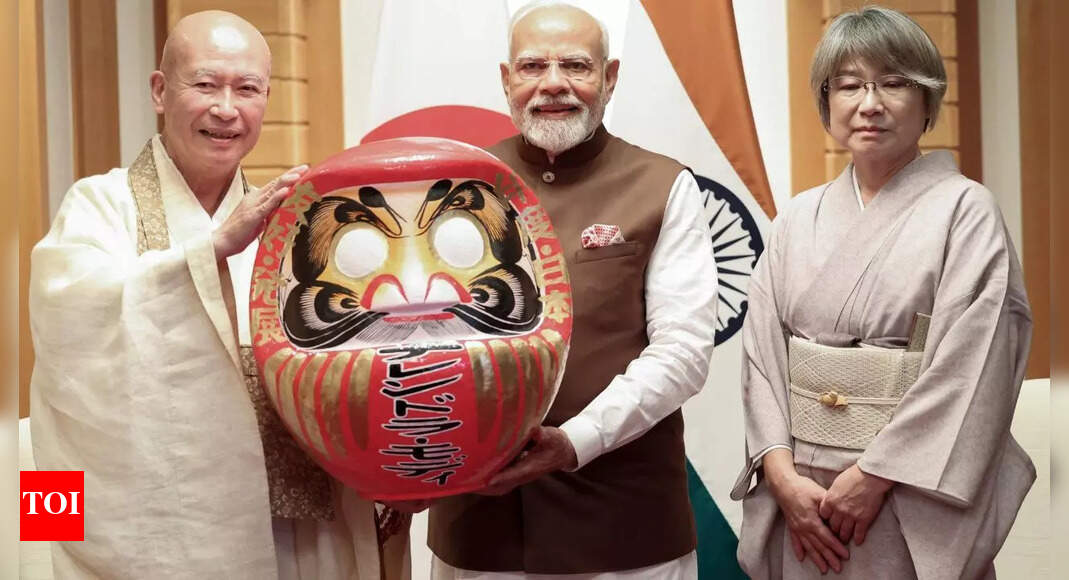 जापान में पीएम मोदी के लिए दारुमा गुड़िया क्या है? क्यों भारतीय मूल कलाई में कोई अंग नहीं है, आंखें | भारत समाचार
