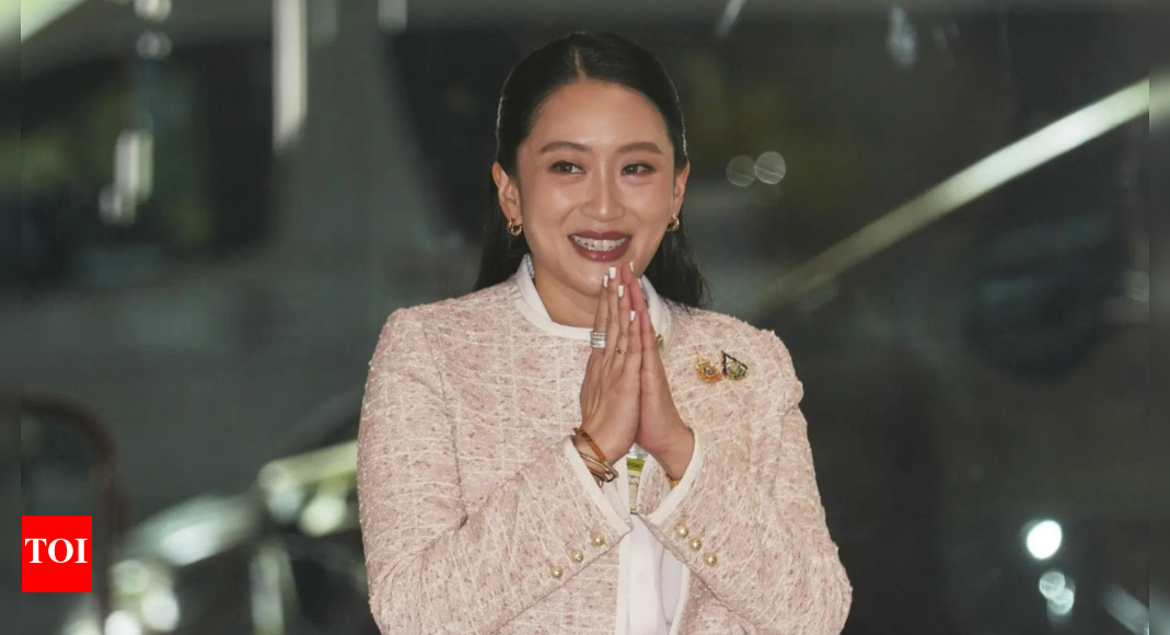 थाईलैंड पीएम ने समाप्त कर दिया: नाभिक में कंबोडियन एज पंक्ति; आगे राजनीतिक संकट?