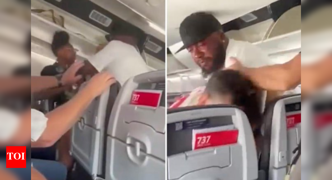 अमेरिकन एयरलाइंस की उड़ान पर अराजकता: कथित रूप से पुरुष यात्री का सामना करने से पहले महिला को ड्रिल करता है, अन्य गिरफ्तारी से चिल्लाते हैं। देखना