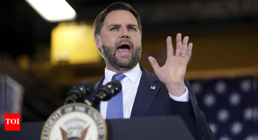 राजनीतिक के इतिहास के बारे में जेडी वेंस मेल्टडाउन: “वार्तालाप में गहरे राज्य धोने का कचरा”; मग को पीछे संभाला जाता है