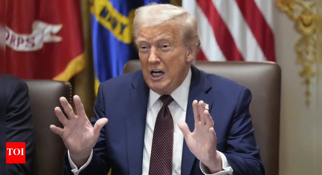 ‘यह एक आपदा होगी अगर …’: डोनाल्ड ट्रम्प ने टैरिफ को झुकता है क्योंकि अमेरिकी अदालत उन्हें अवैध कहती है; इस प्रकार क्या है?