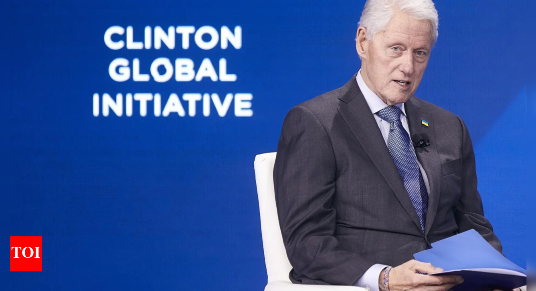 ‘बिल क्लिंटन ने बेल देखा?’: संयुक्त राज्य अमेरिका के पूर्व राष्ट्रपति ने हैम्पटन में पहना था; फोटो वायरल स्पार्क्स स्वास्थ्य चिंता