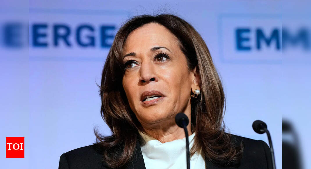 ट्रम्प स्ट्रिप्स कमला हैरिस ऑफ द सीक्रेट सर्विस के विस्तार से, उसे राष्ट्रीय दौरे में उजागर करते हुए – आपकी योजना बी क्या है?